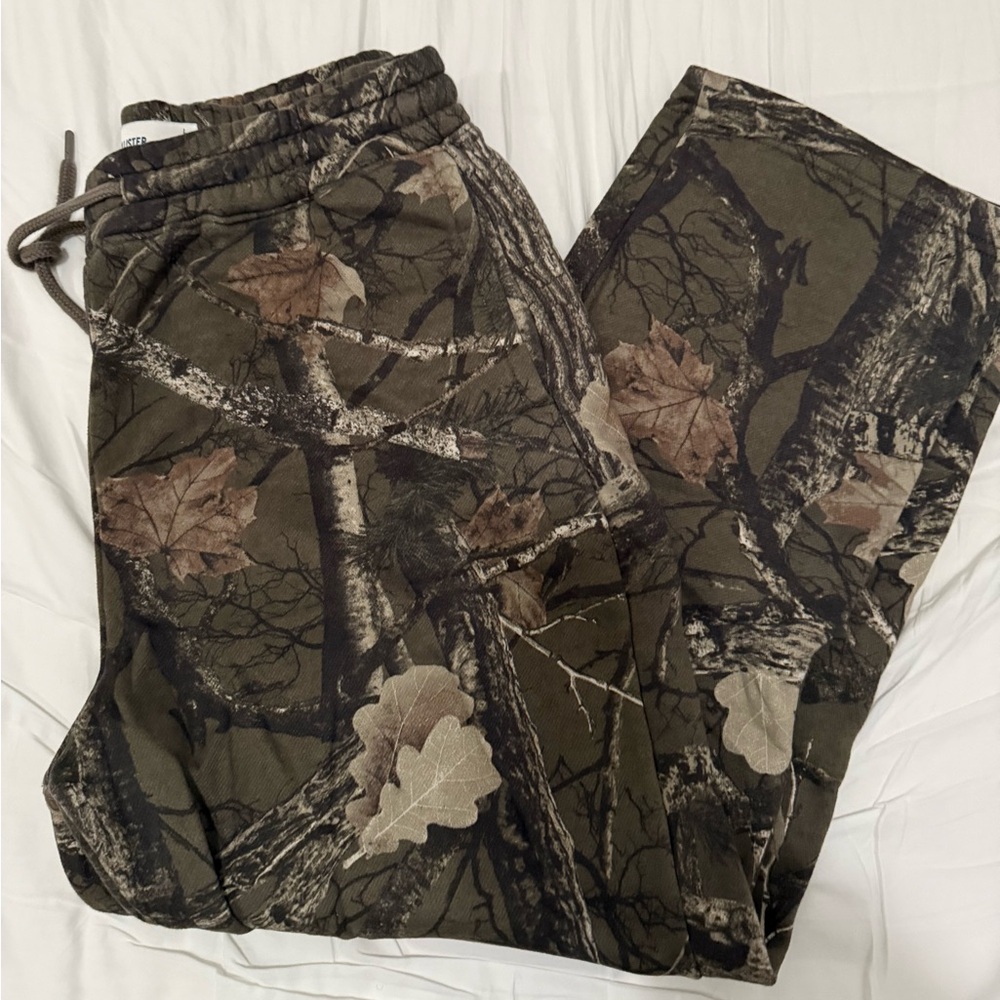 CAMO BAGGY SWEATS